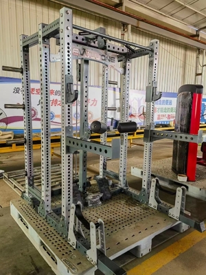 Stalen, op maat gemaakte, multifunctioneel Smith-machine-sportschoolapparatuur voor binnen met gewichtstapel