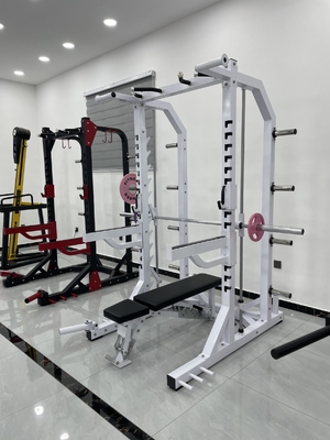 Commerciële sportschoolapparatuur Multifunctionele Smith-machine met verstelbare polie-beenpers