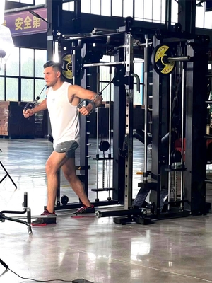 Staalbuis Q235 Functionele trainer All-in-One Smith machine voor uitgebreide fitness