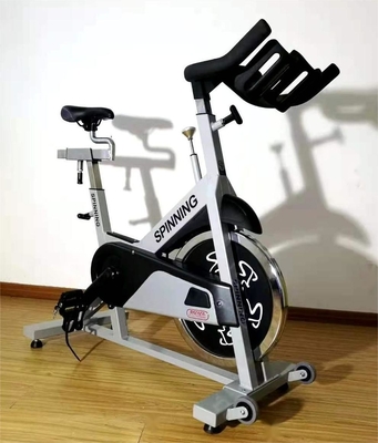 1250*520*1350mm Commerciële Cardio Training Spinning Bikes met verstelbare hoogte