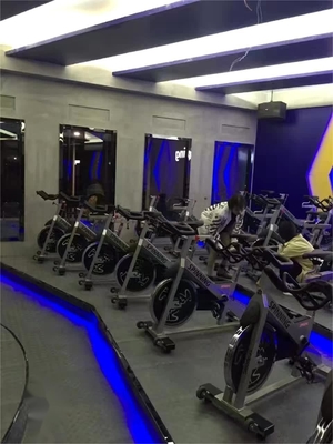 1250*520*1350mm Commerciële Cardio Training Spinning Bikes met verstelbare hoogte