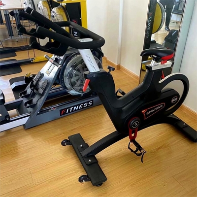 Flywheel Gewicht 13/15KG Indoor Spinning Bike voor commerciële fitness en cardio training