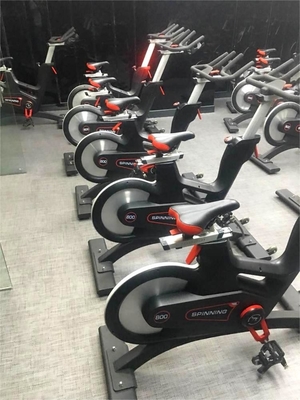 Flywheel Gewicht 13/15KG Indoor Spinning Bike voor commerciële fitness en cardio training