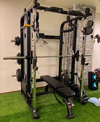De multifunctionele Smith-machine voor uitgebreide training