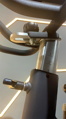 Floor Area 0.8 Indoor Spin Cycling Bike voor aerobische oefening thuis en commercieel