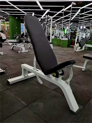 Indoor kabel gewichtstrainingsapparatuur met superverstelbare metalen fitnessbank opvouwbaar