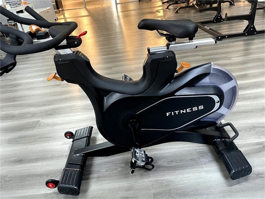 Commerciële fitnessruimte Magnetische spinfiets Optioneel frame Kleur Zelfopwekende weerstand