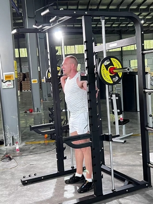 Rectangular Tube Steel Q235 Multi Functional Fitness Squat Rack voor krachttraining