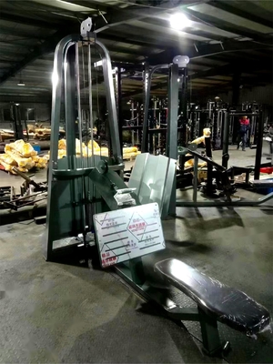 Stalen zittende machine voor de borst schouder rug armen oefening in fitnessapparatuur