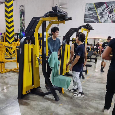 Pin geladen achterkant Delt en Pec Fly Machine uw essentiële kracht training metgezel