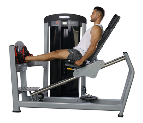 Gebruik van zittende beenpers voor krachttraining Fitness apparatuur Bodybuilding