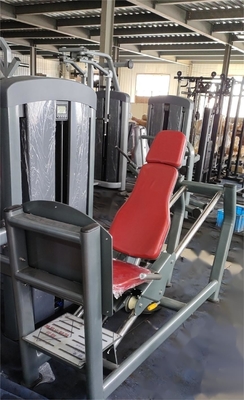Gebruik van zittende beenpers voor krachttraining Fitness apparatuur Bodybuilding