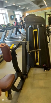 Commerciële krachttraining gemakkelijker gemaakt met 194kg capaciteit achterste rij machine