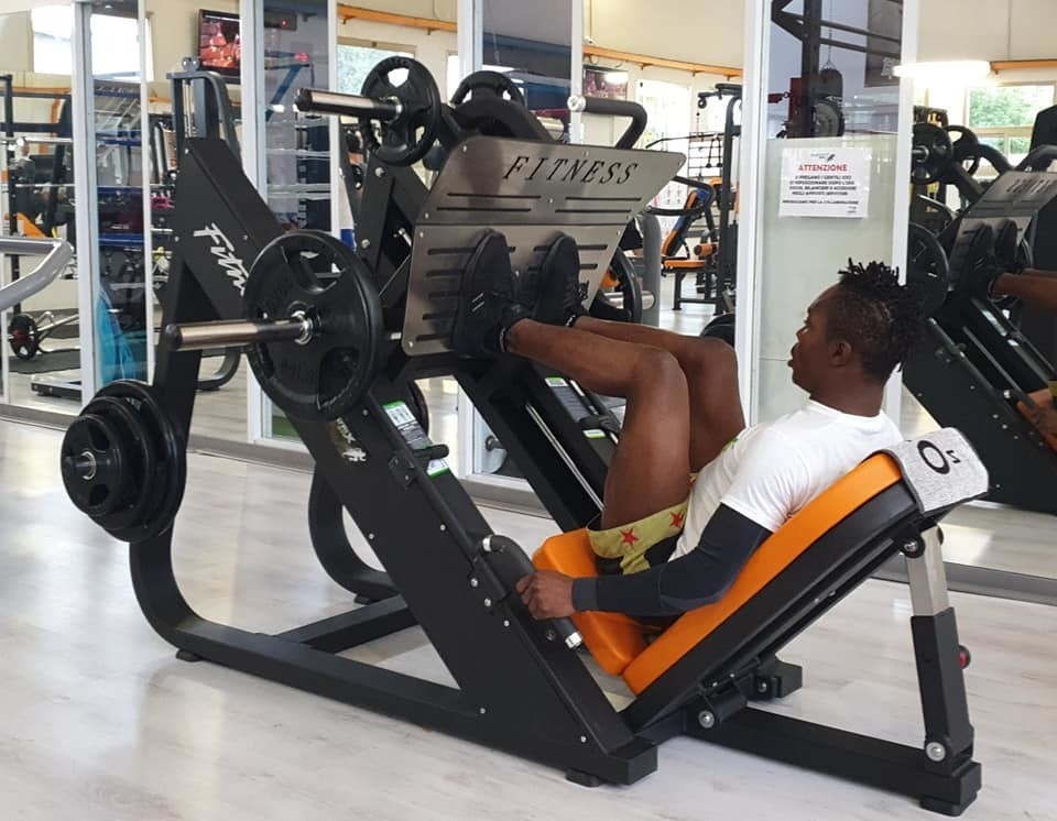 Leg Press Trainer voor Krachttraining Gym Fitness 45 graden Gewichtsplaat geladen